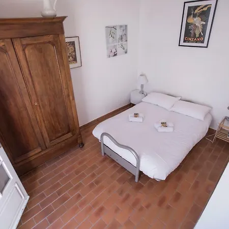 Traditional House By Connexion Holiday home Antibes