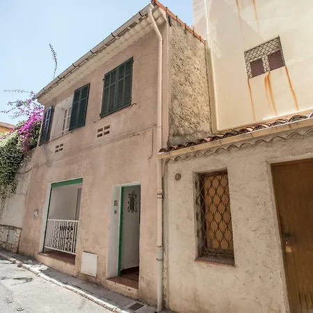 Traditional House By Connexion Holiday home *