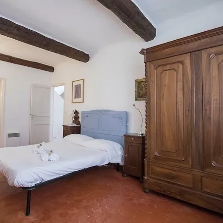 Traditional House By Connexion Holiday home *