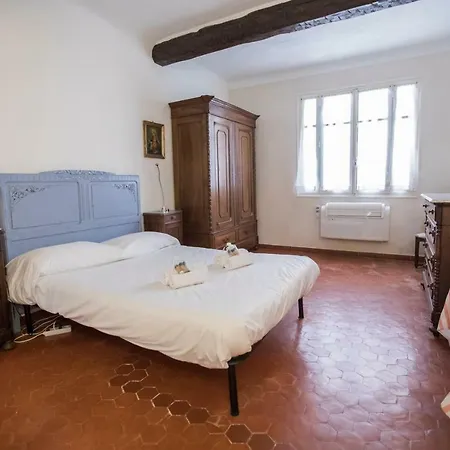 Traditional House By Connexion Antibes